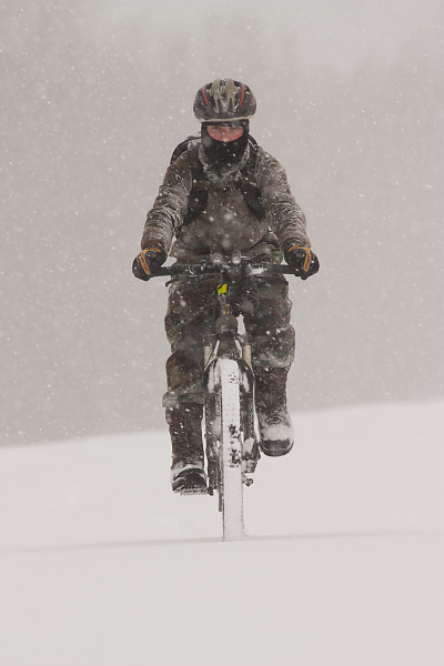 Filip Mrocek v zime na bicykli